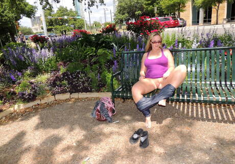 Busty Milfs in Jeans Pics